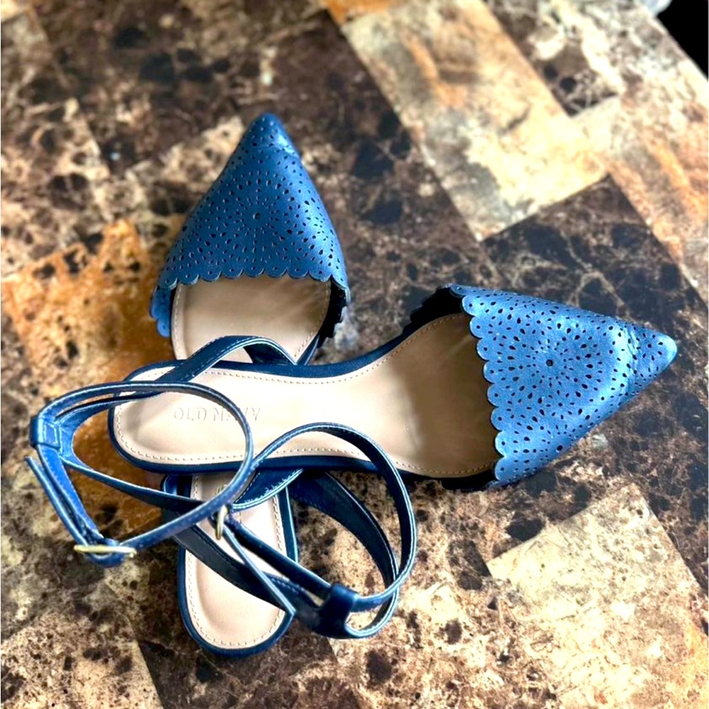 Old Navy eyelet sandals